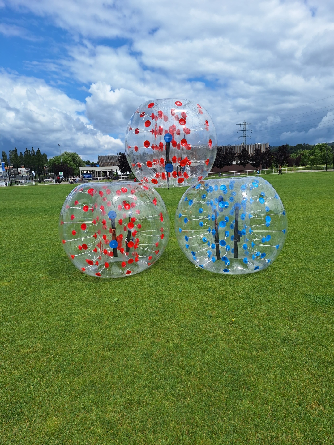 Bubble Soccer Bälle in Action auf dem Spielfeld